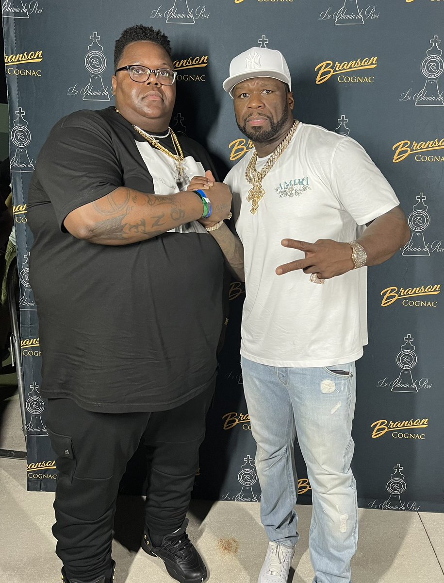 IwentHollywood's tweet photo. On July 7, 2025…I weighed 538 lbs and decided I needed to do something. Started meal prep, working out a lot and taking some performance enhancing drugs to help out. A year later, I’m down to 263 lbs…which is 275 lbs lost in 1 year. 💪🏾 https://t.co/oHSg9O5nlj