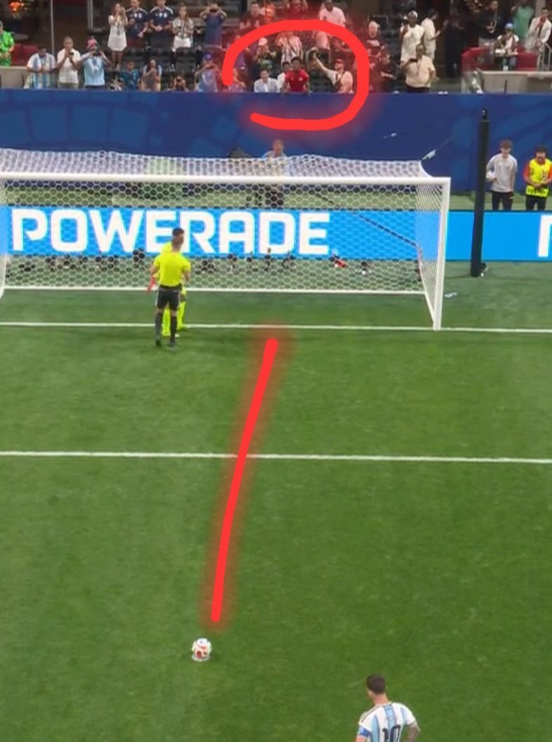 krrishnolan's tweet photo. BRO THIS IS REAL!!!!🤯🤯 Speed might've just pulled off the greatest distraction of all time... Messi missed the penalty 😭😭😭😭

#ARGvsEGY #ARGEGY #EGYARG #EGYvsARG #ishowSpeed
https://t.co/dIa3uP3Cuc https://t.co/mvRgclyFGc
