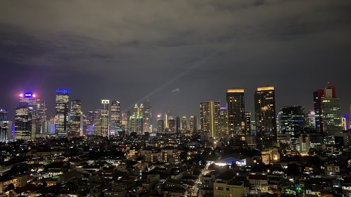 Daffitoo's tweet photo. Coba share foto Jakarta malem hari versi kamu https://t.co/pMVXAQnH3c