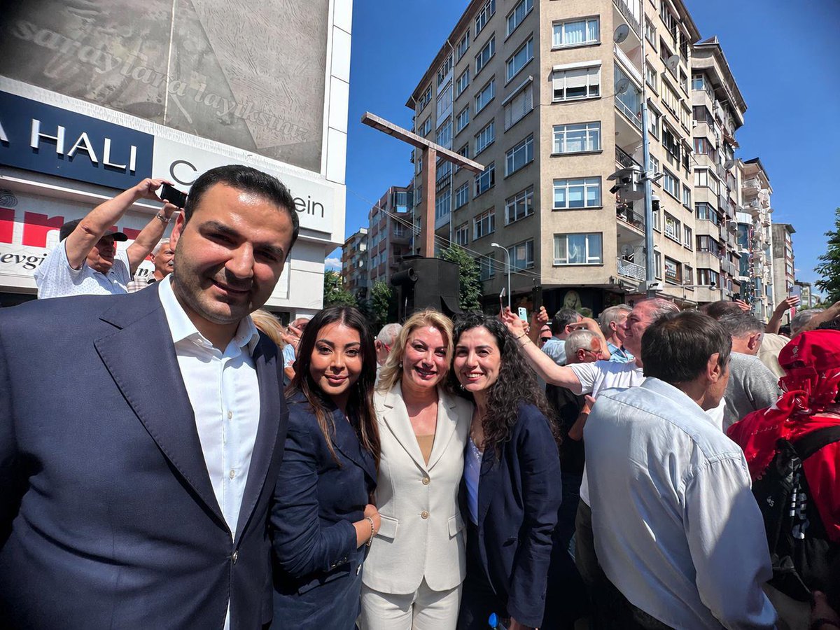 AsuKaya80TBMM's tweet photo. Liderimiz Sayın Özgür Özel ile birlikte Eskişehir’deyiz!

Yürüyeceğiz, yürüyeceğiz... 
Halkın iktidarını kurana dek inançla, umutla ve kararlılıkla yürüyeceğiz! 🇹🇷 https://t.co/nL3KpcjVun