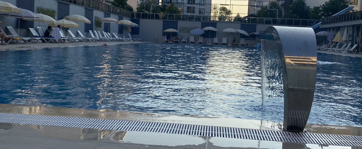 Huzursuzit's tweet photo. Bazı şeylerin nedenini bilmeyiz, yalnızca yaşarız.
Denizi sevmek gibi, rakı içmek gibi, aşka düşmek gibi…💕

~ Taş ve Gölge ~

Gün bitiyor….💃🏻🎶🧿
#iyiakşamlar https://t.co/6pqAPfNGuN