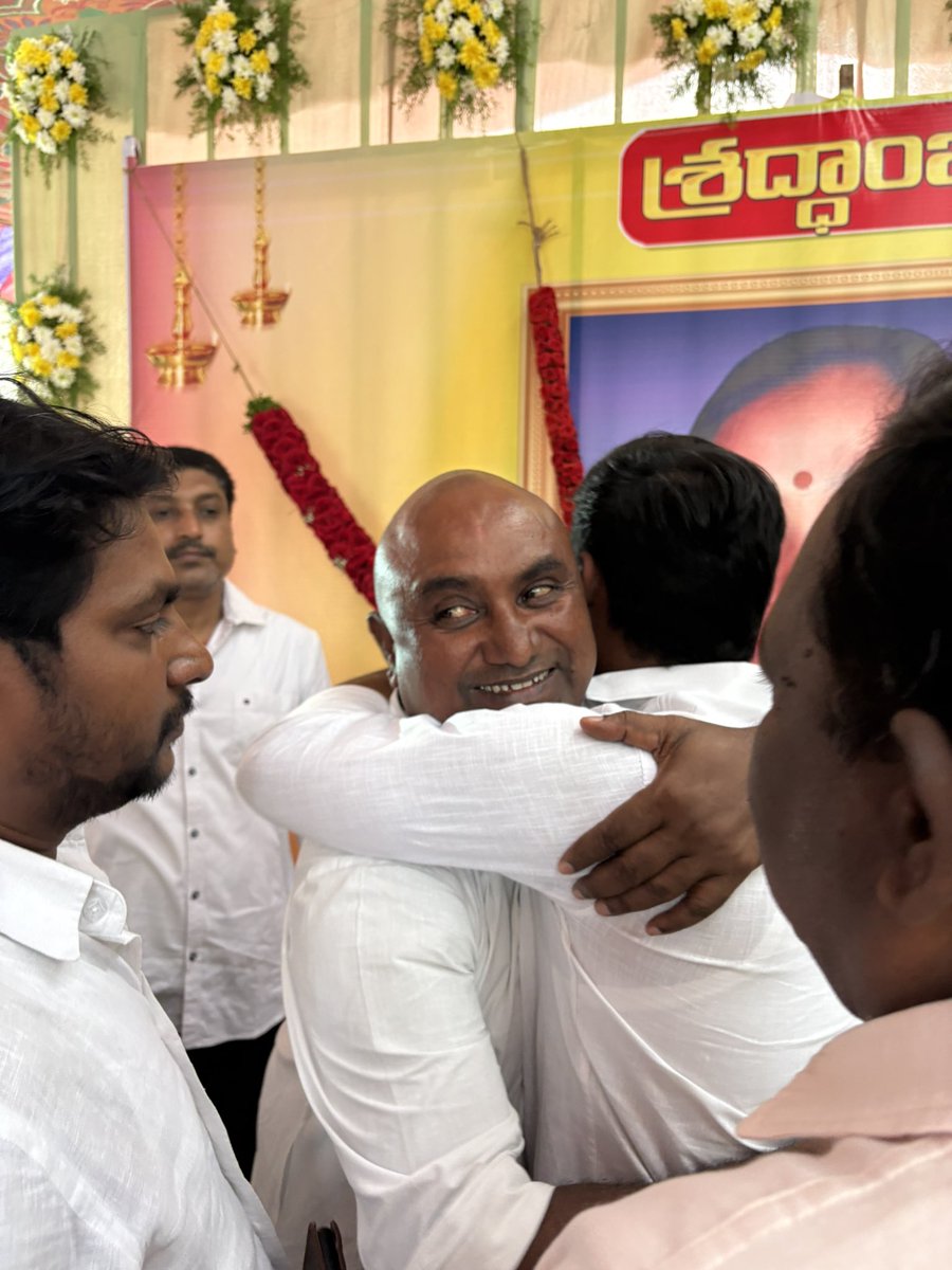MulaharishG's tweet photo. ఆదిలాబాద్ పార్లమెంట్ నియోజకవర్గం ఇంచార్జ్ మంథని సంపత్ అన్న వాళ్ళ అమ్మ గారి దశ దిన కర్మ కార్యక్రమంలో పాల్గొన్నా జనసేన పార్టీ పెద్దపల్లి నియోజకవర్గం నాయకులు మూల హరీష్ గౌడ్ గారు @JanaSenaParty @PawanKalyan https://t.co/2P5lnBiTqI