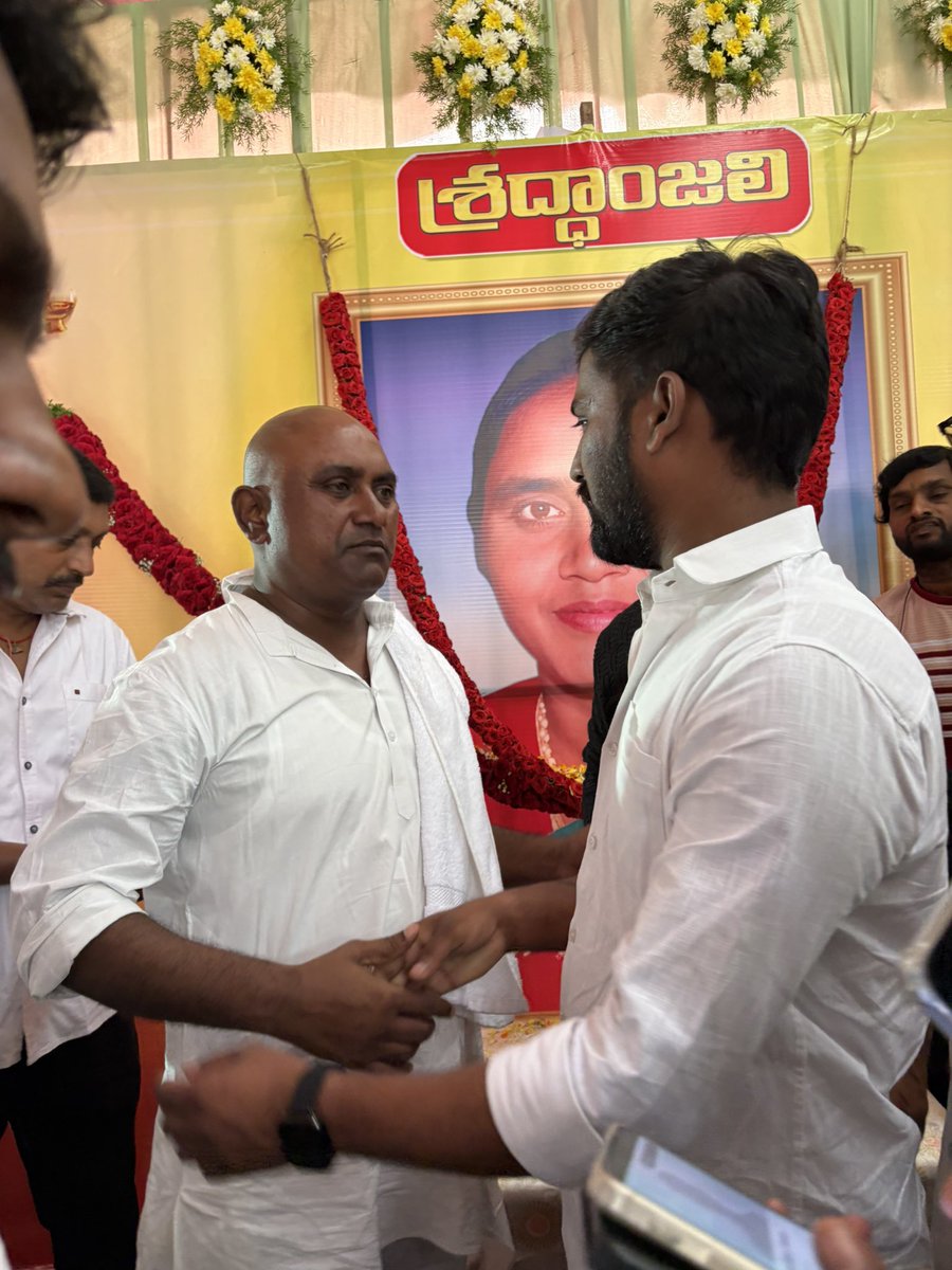 MulaharishG's tweet photo. ఆదిలాబాద్ పార్లమెంట్ నియోజకవర్గం ఇంచార్జ్ మంథని సంపత్ అన్న వాళ్ళ అమ్మ గారి దశ దిన కర్మ కార్యక్రమంలో పాల్గొన్నా జనసేన పార్టీ పెద్దపల్లి నియోజకవర్గం నాయకులు మూల హరీష్ గౌడ్ గారు @JanaSenaParty @PawanKalyan https://t.co/2P5lnBiTqI