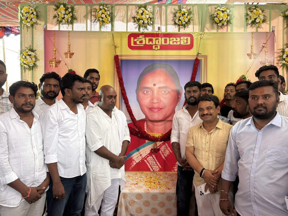 MulaharishG's tweet photo. ఆదిలాబాద్ పార్లమెంట్ నియోజకవర్గం ఇంచార్జ్ మంథని సంపత్ అన్న వాళ్ళ అమ్మ గారి దశ దిన కర్మ కార్యక్రమంలో పాల్గొన్నా జనసేన పార్టీ పెద్దపల్లి నియోజకవర్గం నాయకులు మూల హరీష్ గౌడ్ గారు @JanaSenaParty @PawanKalyan https://t.co/2P5lnBiTqI