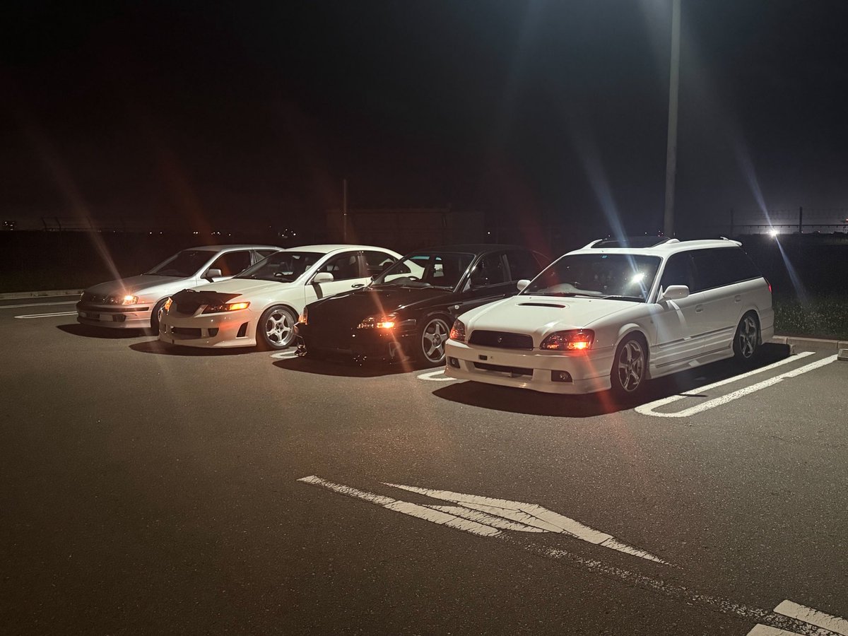 V4engineISgod's tweet photo. ちょっと🤏だけ古い車達 https://t.co/m9JDA2k88H
