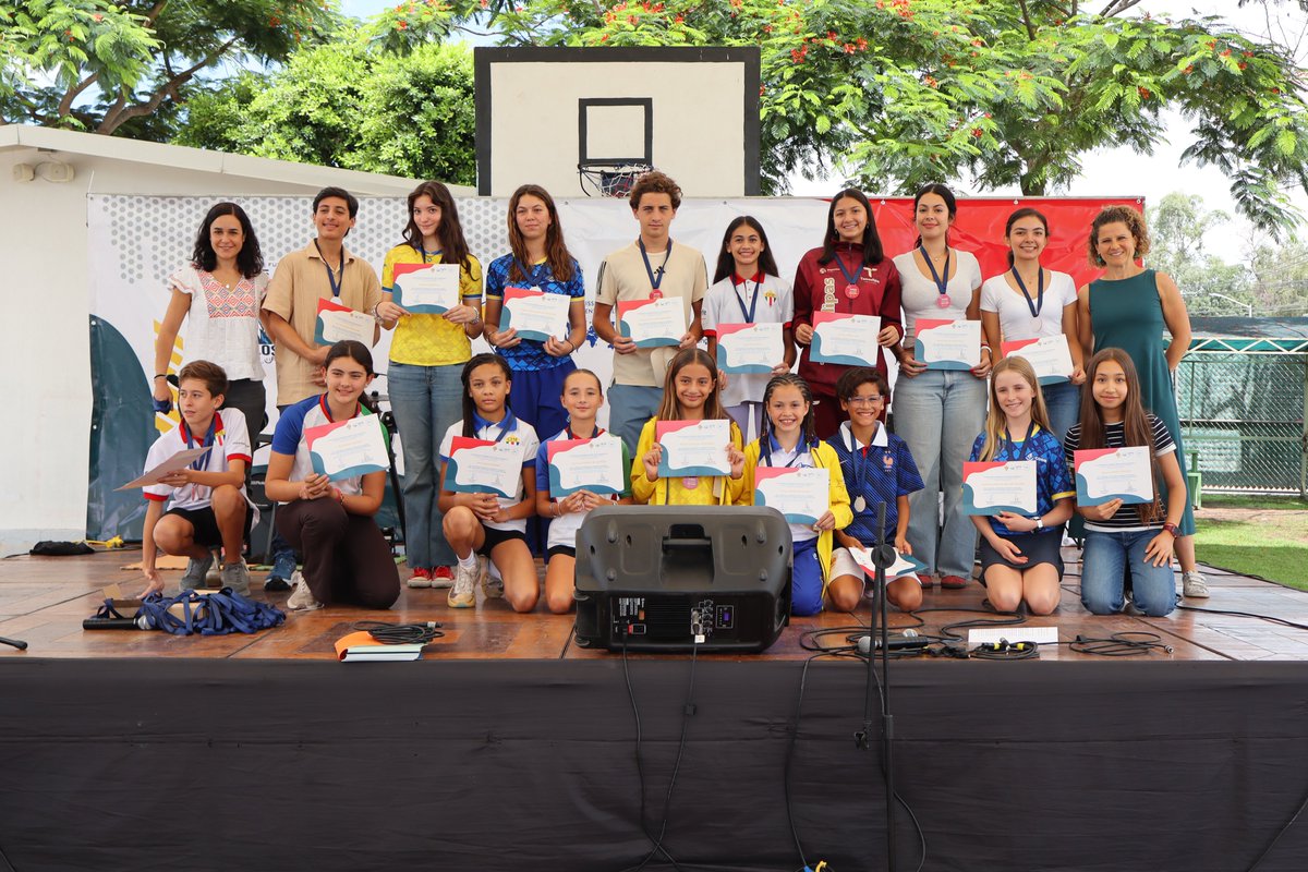 CFMGuadalajara's tweet photo. 🇲🇽 Con un inmenso orgullo, el equipo del Programa Personalizado de Alumnos Deportistas, PPES, presentó el balance excepcional de nuestros atletas de la temporada 2025- 2026:
¡27 atletas, más de 10 disciplinas, más de 30 podios!
#aefeinfo #MonLycéeFrançais #CFMGuadalajara https://t.co/9e99EiF5cG