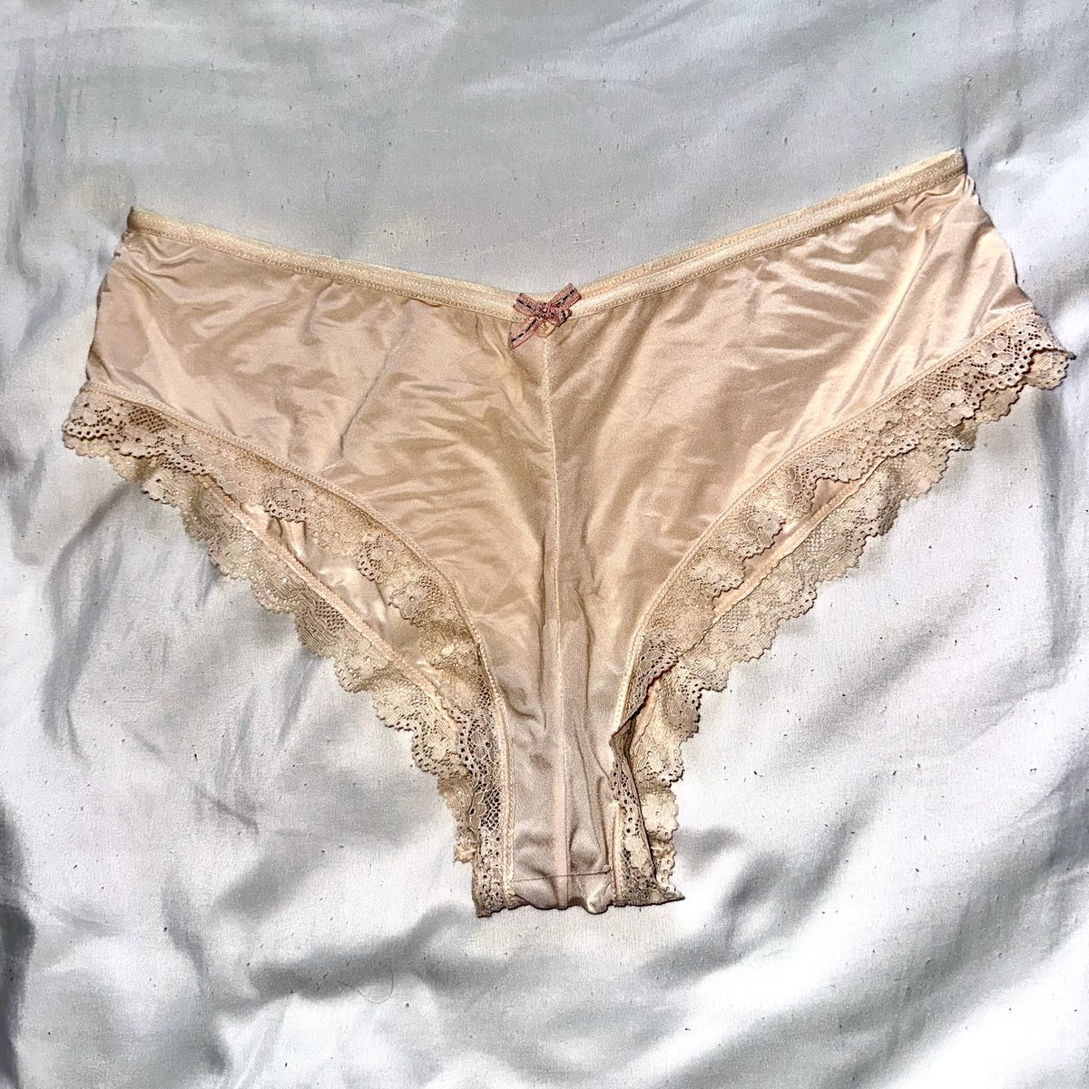 ChubbyDalia's tweet photo. Cumpliré sus deseos.
VENTA DE LAS SIG PRENDAS:

💦 3 días de uso c/u
💰 $250.00 más envío
ℹ️ Info DM https://t.co/gUlQuhwrew