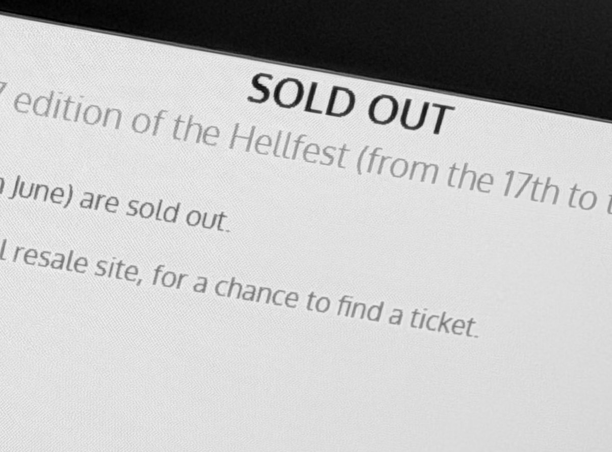 MRexech's tweet photo. Después de más de 2h30 de espera…y en la posición 328 de la cola….te cierran la puerta en las narices….
PERO…..!
Gracias a un amigo …..tengo una entrada para el Hellfest 2027….
Eso si me falta otra ….si alguien tiene un buen amigo que vende una! Estoy toda oída! https://t.co/SWBL7v4t7t