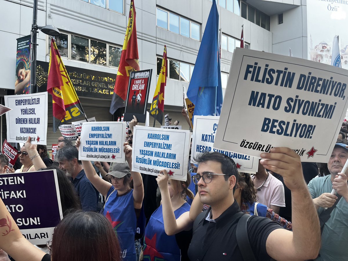 gnclkozgurlukcu's tweet photo. İstanbul|

Savaş örgütü NATO’ya karşı Taksim’den Dolmabahçe’ye yürüyoruz.

68’den bugüne emperyalizme karşı mücadelemiz sürüyor! 6.Filo’yu unutmayın! Kökünüz kazınacak, NATO zinciri kırılacak! https://t.co/VQfIvkmTR4