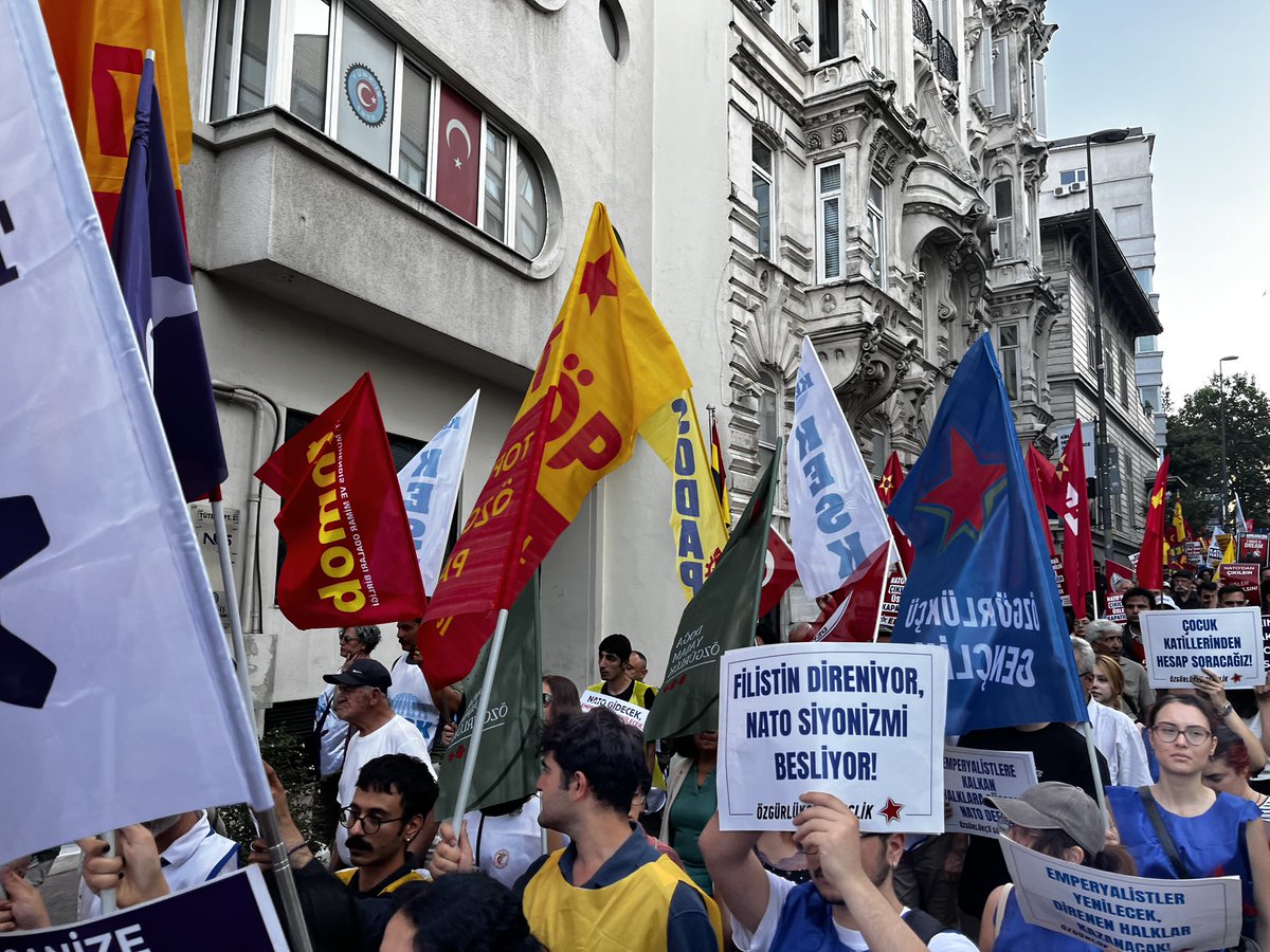 gnclkozgurlukcu's tweet photo. İstanbul|

Savaş örgütü NATO’ya karşı Taksim’den Dolmabahçe’ye yürüyoruz.

68’den bugüne emperyalizme karşı mücadelemiz sürüyor! 6.Filo’yu unutmayın! Kökünüz kazınacak, NATO zinciri kırılacak! https://t.co/VQfIvkmTR4