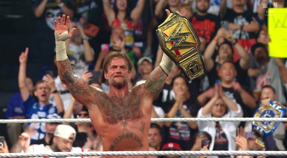 SuplexInsider's tweet photo. The NEW Undisputed champion CM Punk will be on SmackDown this friday 

#SmackDown https://t.co/MWFuGxyoog