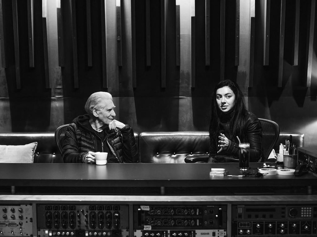 UESergioFraile's tweet photo. @charli_xcx en el estudio junto a David Cronenberg para la canción 'No One Lasts Forever' de su último disco ‘Music, Fashion, Film’ 🎶 https://t.co/4PGLIlLD9h