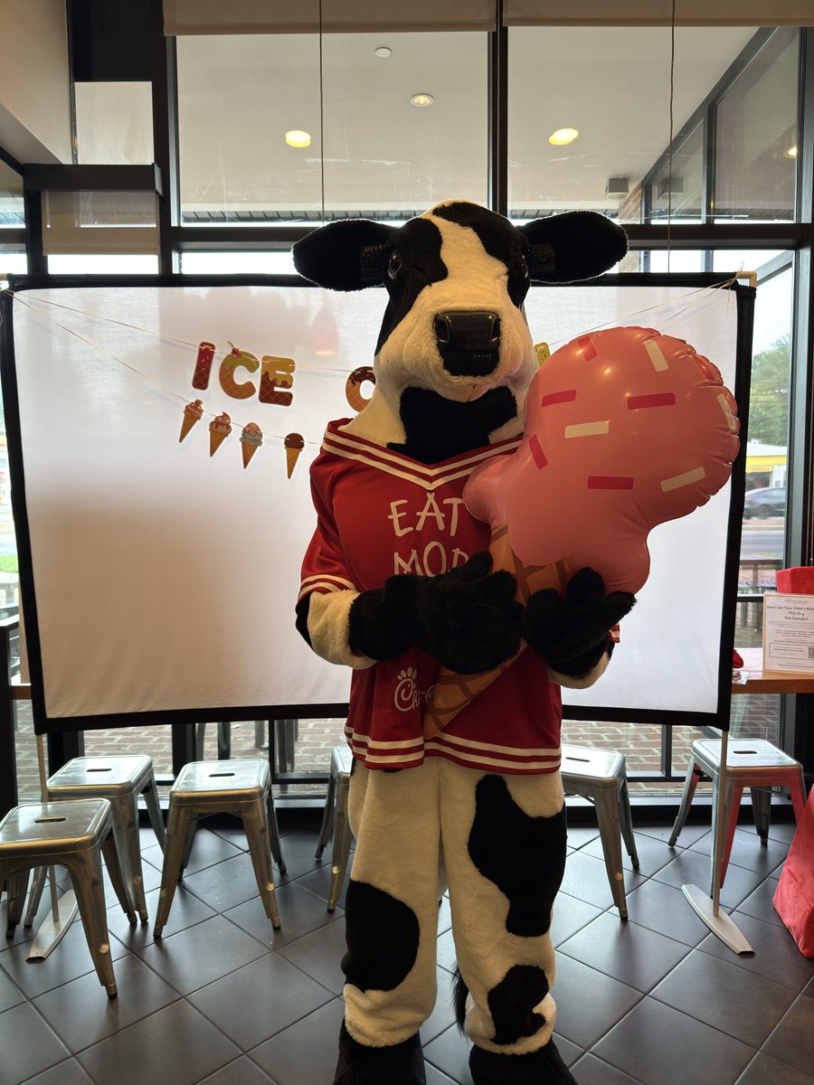 mathnasiumTY's tweet photo. We had so much fun at Chick fil a yesterday! We loved seeing so many old faces and new faces! And seeing so many people take pictures with Ace and Addie!
#icecream #cfa #mathnasium #mathisfun https://t.co/HYYHE395fO