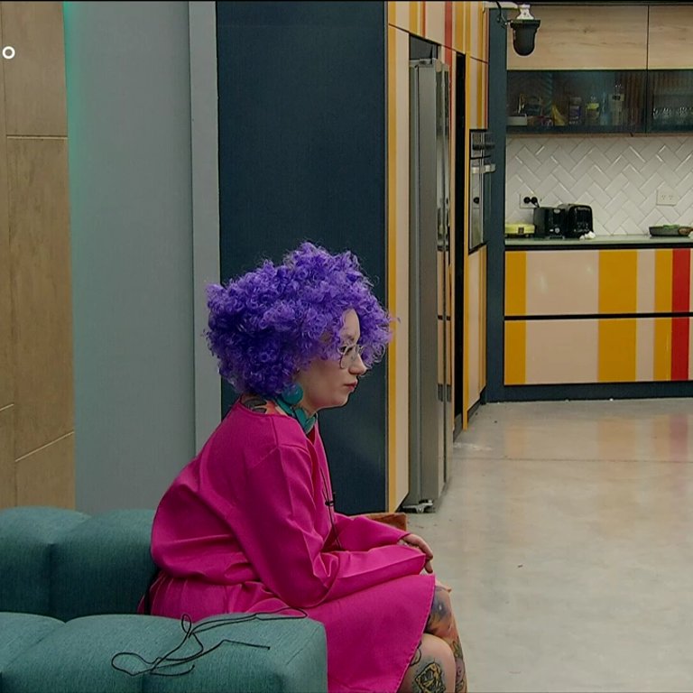 enanadecaca's tweet photo. Apagué la tele. Ahora solo me guiaré por los gritos de los vecinos... 

Hola Dios, soy yo de nuevo 🙏 https://t.co/JRNA522vUE
