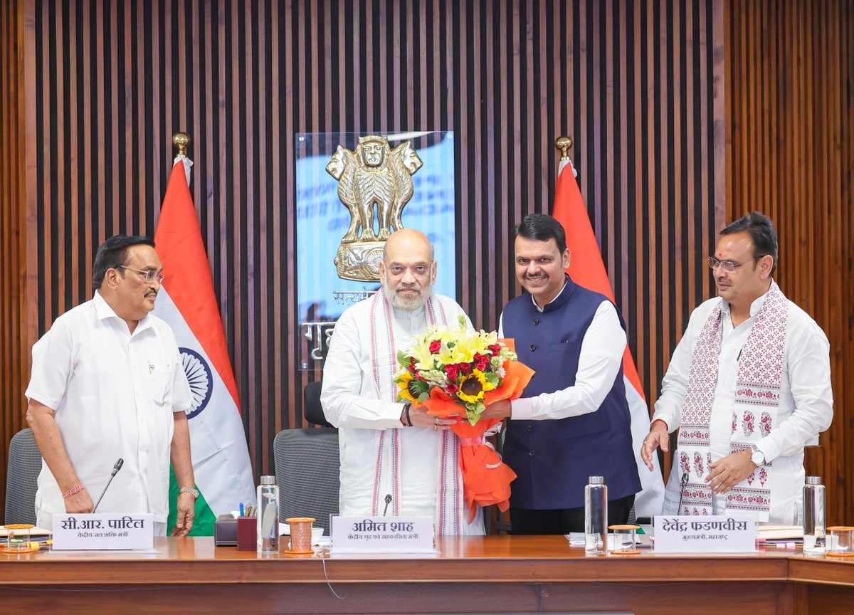 Dev_Fadnavis's tweet photo. 20-Year-Old Issue Resolved - Maharashtra to get 10 TMC of Narmada Water

Attended a meeting chaired by Hon Union Home and Cooperation Minister Amitbhai Shah, along with Madhya Pradesh CM Dr. Mohan Yadav ji, Gujarat CM Bhupendra Patel ji, Rajasthan CM Bhajanlal Sharma ji and Union Minister C. R. Patil ji, where a historic consensus was reached on the Narmada project.

Maharashtra will now receive 10 TMC of water, as Gujarat agrees to provide 5 TMC through the Narmada–Tapi Diversion and 5 TMC from the Ukai Project. 
This landmark decision will significantly benefit Nandurbar and North Maharashtra region.

Also significantly Maharashtra's financial liability has been reduced to just ₹27 crore only, while all remaining dues and long-pending inter-state disputes have been resolved.

My heartfelt gratitude to Hon PM Shri Narendra Modi Ji for his constant support and visionary leadership and to Hon Union Home and Cooperation Minister Amitbhai Shah for his guidance and steadfast efforts in making this historic consensus possible.

@AmitShah @DrMohanYadav51 @BhajanlalBjp @Bhupendrapbjp @CRPaatil
#NewDelhi #NarmadaProject