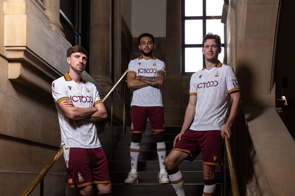 bantamsdirect's tweet photo. ON DISPLAY! 👩🎨
Our all-new Macron away kit for 2026/27 is now available online. In store from 9.00am tomorrow. 🤩
Shop: https://t.co/CAkk8FhYy1
#BCAFC | #OnDisplay https://t.co/cwKz4ulByM