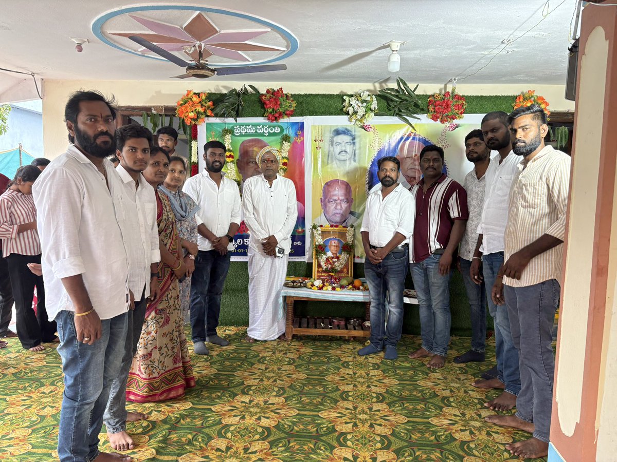 MulaharishG's tweet photo. పెద్దపల్లి మున్సిపల్ 9 వార్డు జనసేన పార్టీ అభ్యర్థి చెక్కల సుమ_రాజు యాదవ్ అన్న వాళ్ల నాన్న గారి ప్రథమ వర్ధంతి సందర్భంగా వారి స్వగ్రామం పోతారం నందు వారిని కలిసిన జనసేన పార్టీ పెద్దపల్లి నియోజకవర్గం నాయకులు మూల హరీష్ గౌడ్ @JSPTelangana @JanaSenaParty @PawanKalyan https://t.co/qfZN8mEHKj