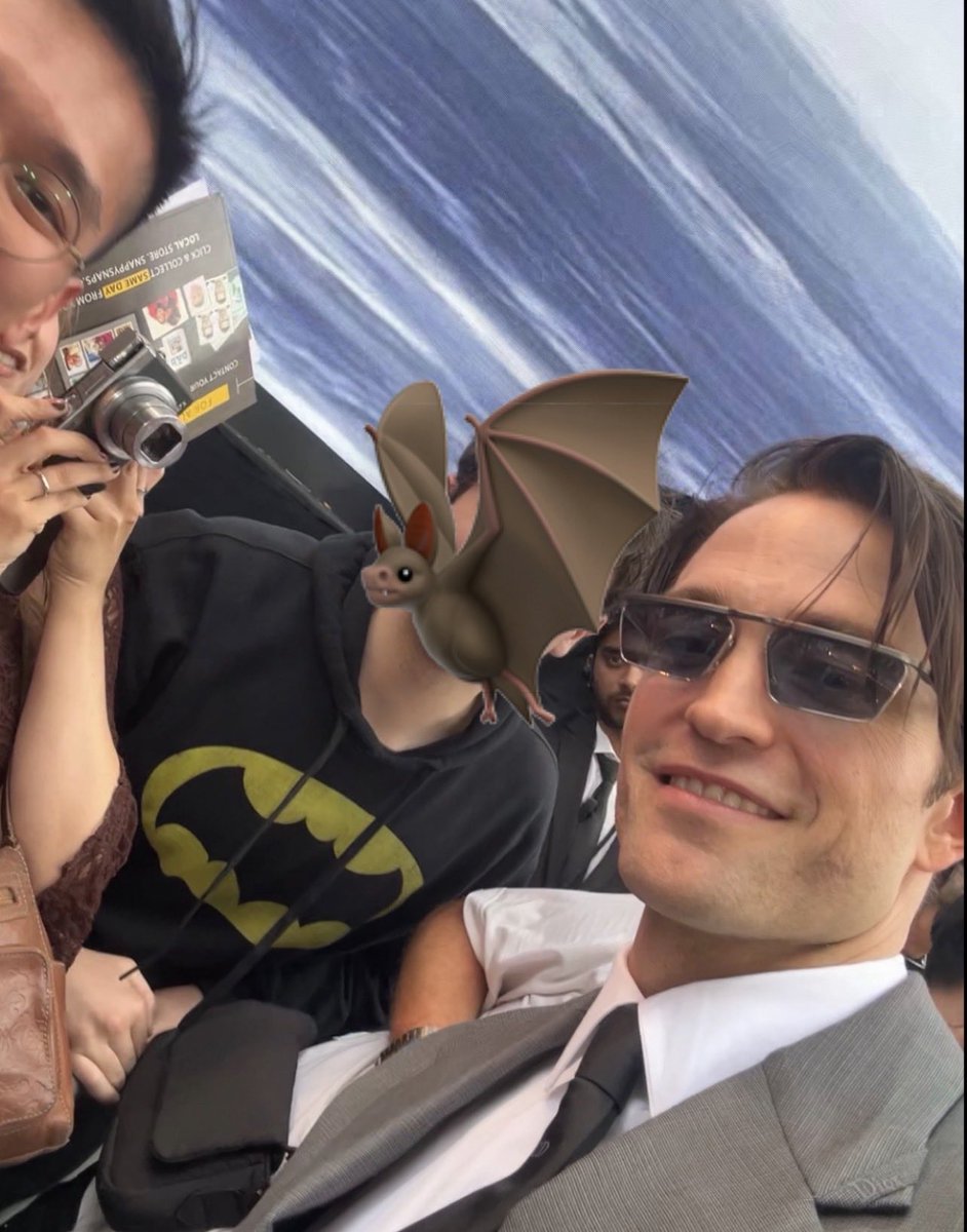 p87627's tweet photo. @TheBatmanSagaNW i didnt manage to get a video but i met him at the premiere yesterday and i asked him if he would be filming in Liverpool and he said “I think so yes” https://t.co/gCOGgz8dFg