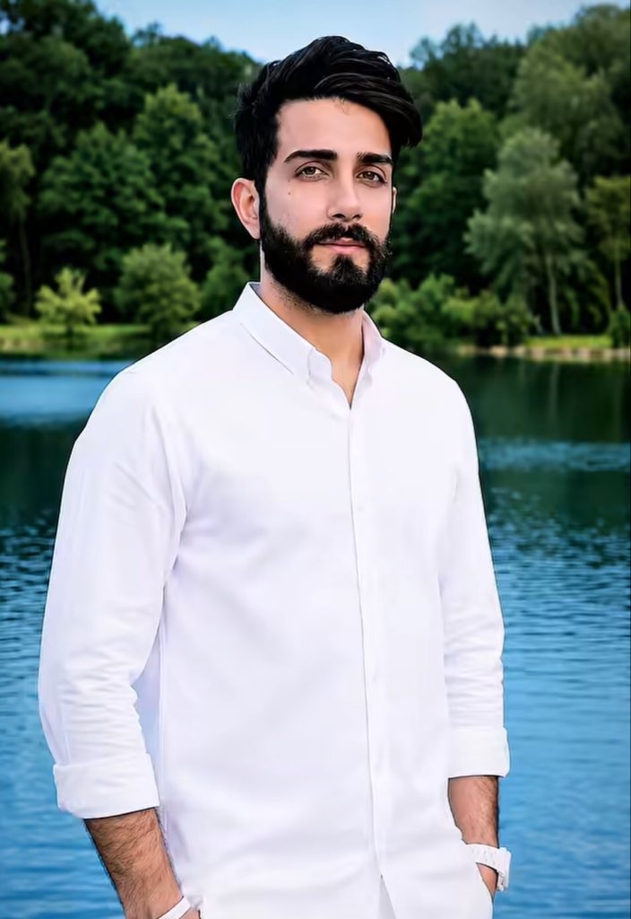 _ziZi_Zizi's tweet photo. جاویدنام #میلاد_برقکار ۳۵ ساله یکی از کشته شدگان ۱۸ دی اهل رشت بود

**چشاش… https://t.co/Xre7cAgWPu