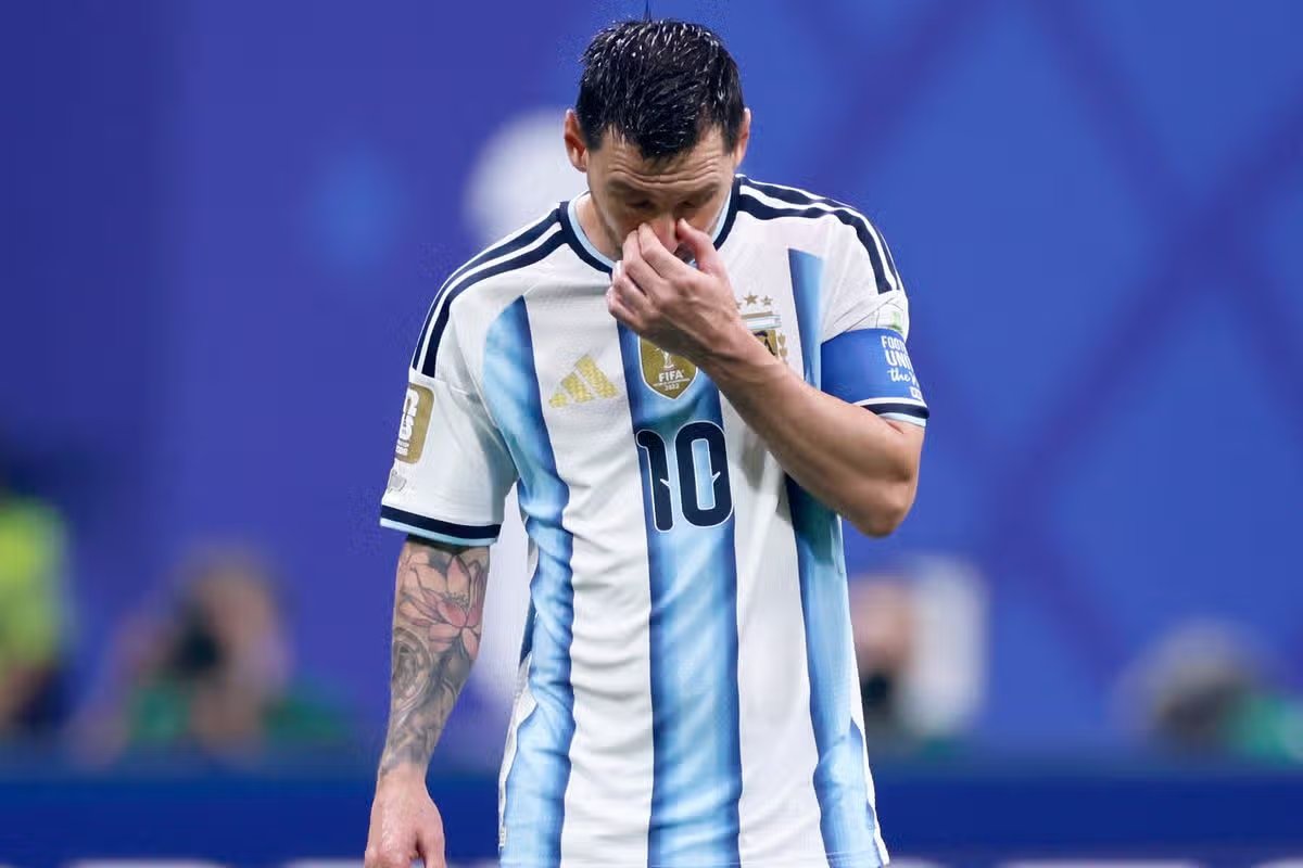 MirrorUSSports's tweet photo. Lionel Messi's historic penalty struggles continued, missing an opportunity against Egypt in the Round of 16 🤯

https://t.co/nUzOVxL464 https://t.co/CPE8Wo8QFn