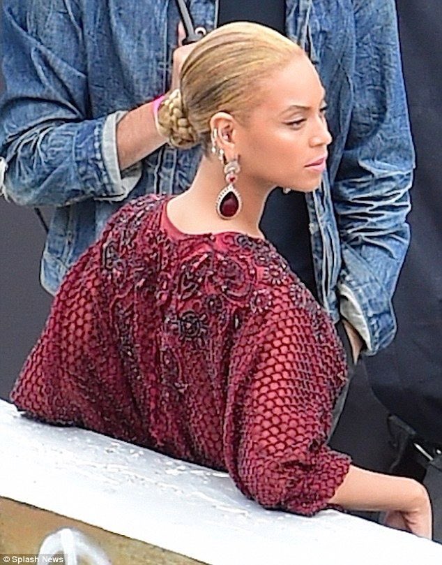 lousrequiem's tweet photo. Beyoncè for vogue 2015 https://t.co/dSXMmPYtlx