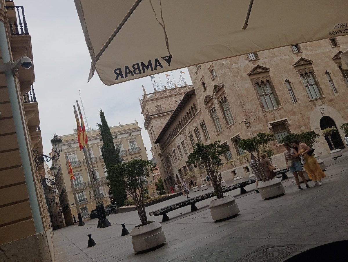 xiquetorum's tweet photo. . 
València, a pesar de calor, da vida ... https://t.co/AUZY736ybC