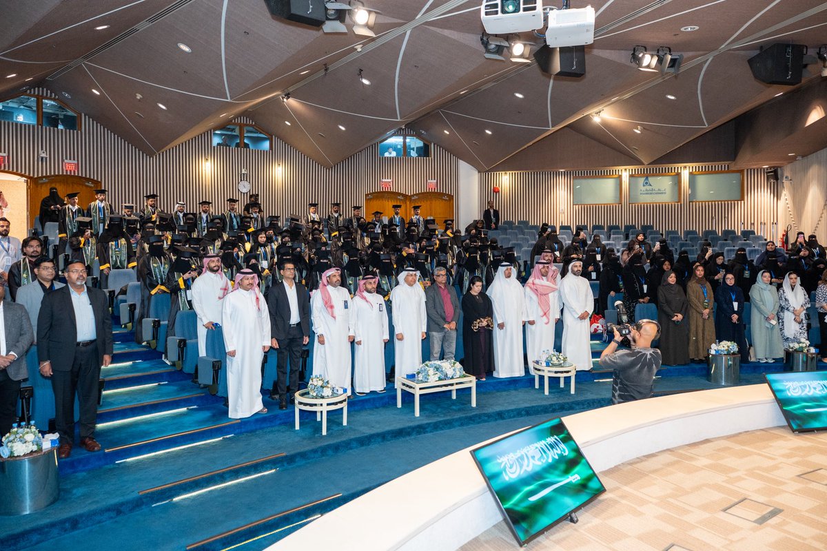 AsharqiaChamber's tweet photo. استضافت غرفة الشرقية اليوم حفل تخريج نجوم شركة لاند مارك، بحضور أمين عام الغرفة عبدالرحمن الوابل، ومدير عام فرع صندوق الموارد البشرية "هدف" عبدالعزيز اليوسف.
كما حضر الحفل الرئيس التنفيذي للشركة في السعودية سبرامانيان فيدابوري، والرئيس التنفيذي للشؤون الإدارية عبدالرحمن الدوسري https://t.co/8j7AdoCvBy