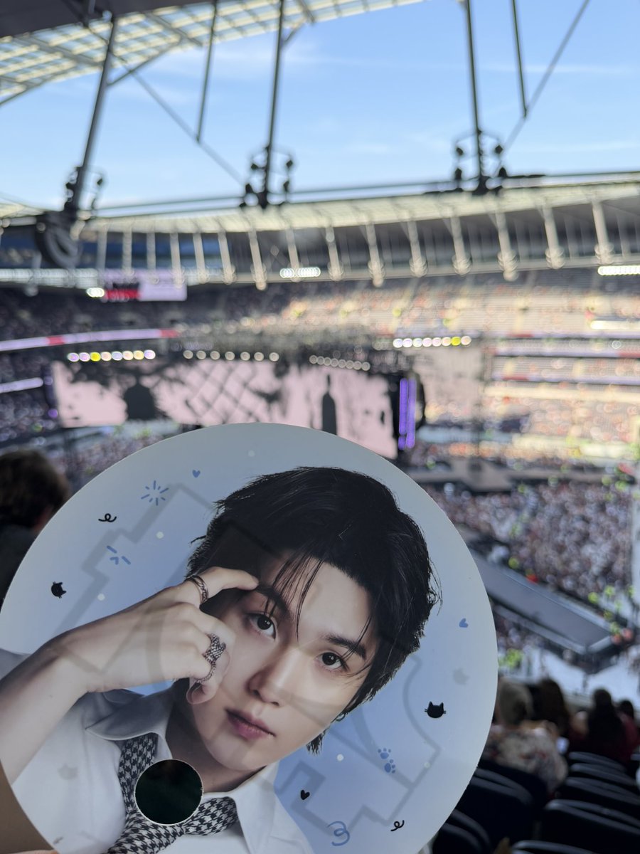 yunkifantwt's tweet photo. 런던 공연 화이또〰️ https://t.co/IN8aE8rxGa