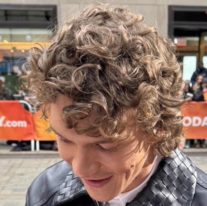 loverrytay's tweet photo. connor and his perfect golden locks https://t.co/yYqWlfDiyZ