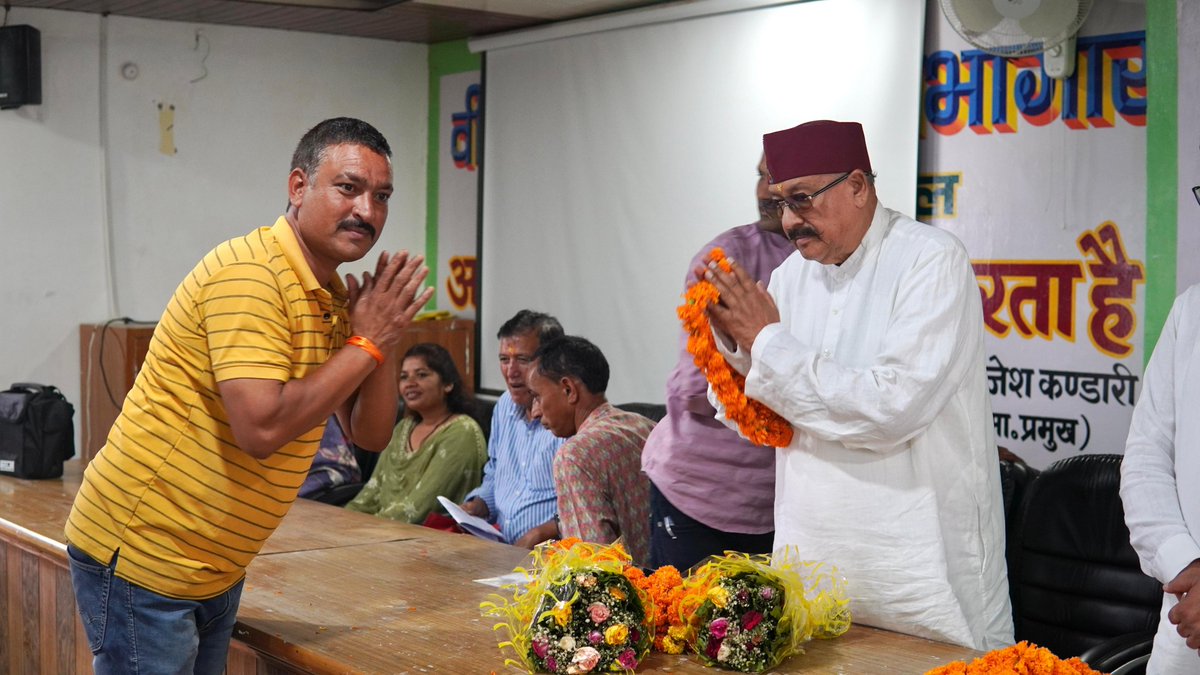 MaharajWe's tweet photo. 2/5
खलधार-ठंगा मोटर मार्ग के भूमि पूजन एवं शिलान्यास एवं विकासखण्ड मुख्यालय पर 44 लाख की धनराशि के डुलमोट, चंदेली, कदोला,  तैलीपखोली एवं जाखणी ग्राम सभाओं में पंचायत भवनों के निर्माण एवं मरम्मत कार्यों का शिलान्यास एवं लोकार्पण के अवसर पर कहा कि मुख्यमंत्री पुष्कर सिंह धामी के https://t.co/nXAwNMFitG