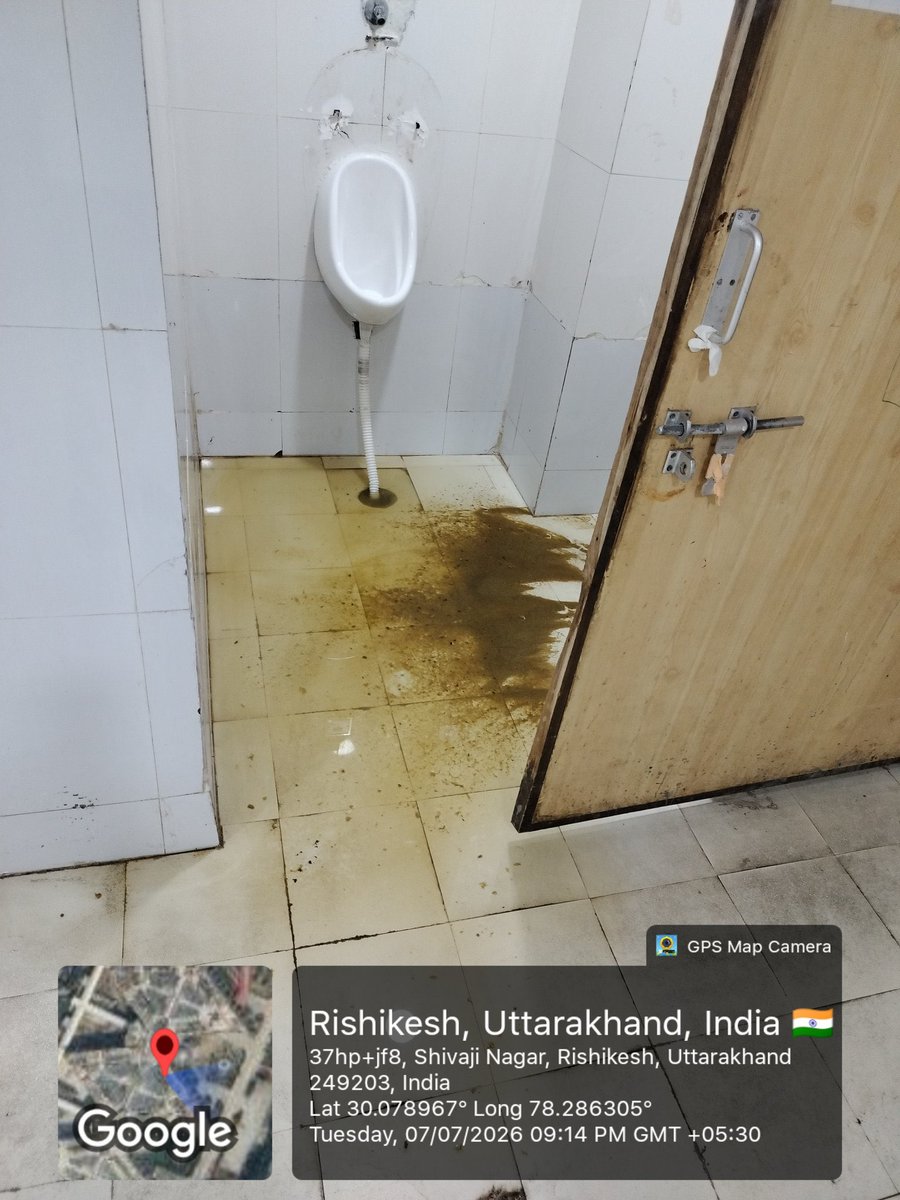 UPTimes72's tweet photo. This is the condition of the bathroom toilet at AIIMS Rishikesh. Patients deserve clean, hygienic,and well-maintained facilities.I request the AIIMS administration and the concerned authorities to take immediate action.@PMOIndia @ukcmo @ANINewsUP @aiimsrishi @JPNadda @MoHFW_INDIA https://t.co/LAHerVkkKn
