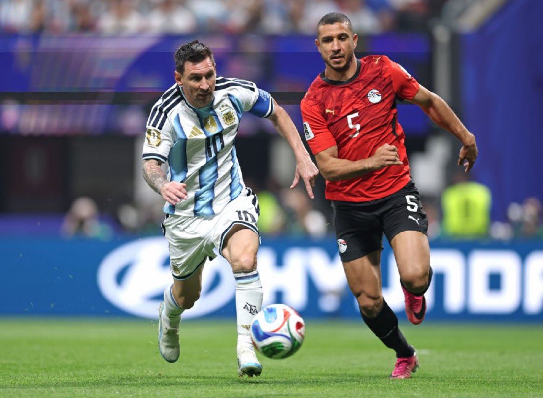 AlertaNews24's tweet photo. 🇦🇷⚽️🇪🇬 | 8avos DE FINAL | AHORA - MUNDIAL 2026 | DESCANSO: Argentina 0-1 Egipto. https://t.co/xzmF9D5gKm