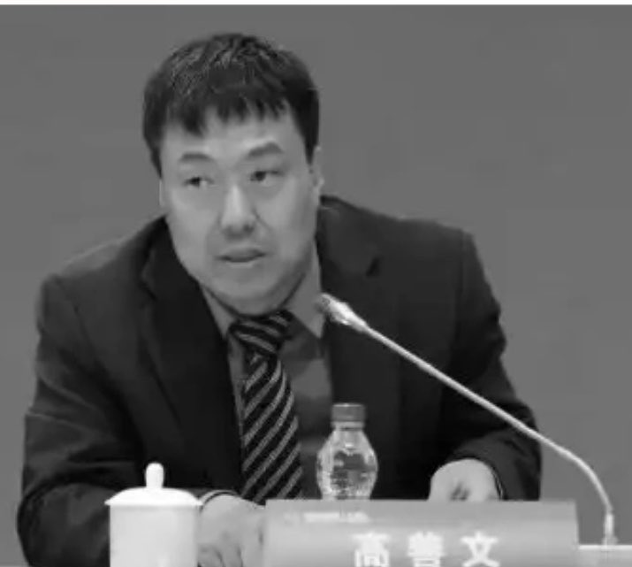 Dylanbtc1's tweet photo. 知名经济学家 高善文去世🕯️

他出圈的是 2018 年：“我老了，也财务自由了，静观其变。30岁以下的年轻人最可怜，如果这一次走错了路，这辈子就可以洗洗睡了” https://t.co/g83TqRB5bL