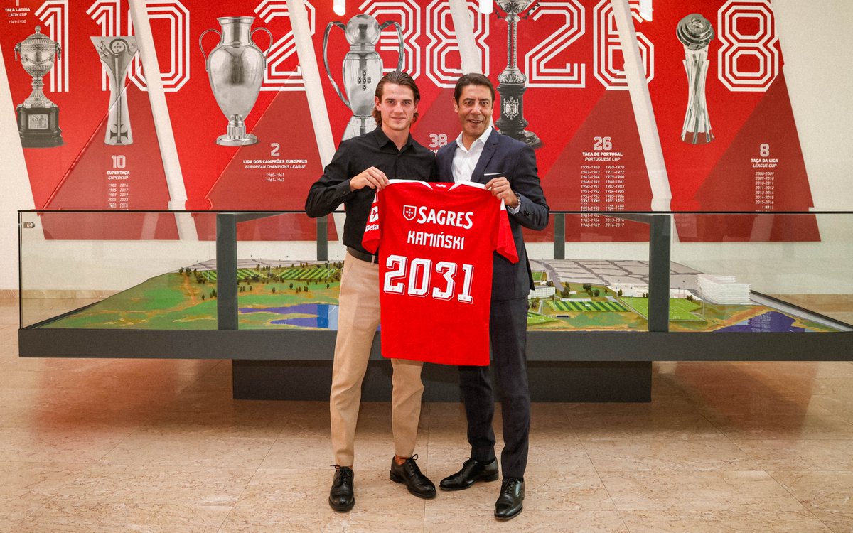 SLBenfica's tweet photo. 2️⃣0️⃣3️⃣1️⃣ 🦅 https://t.co/sqaAw97FOd