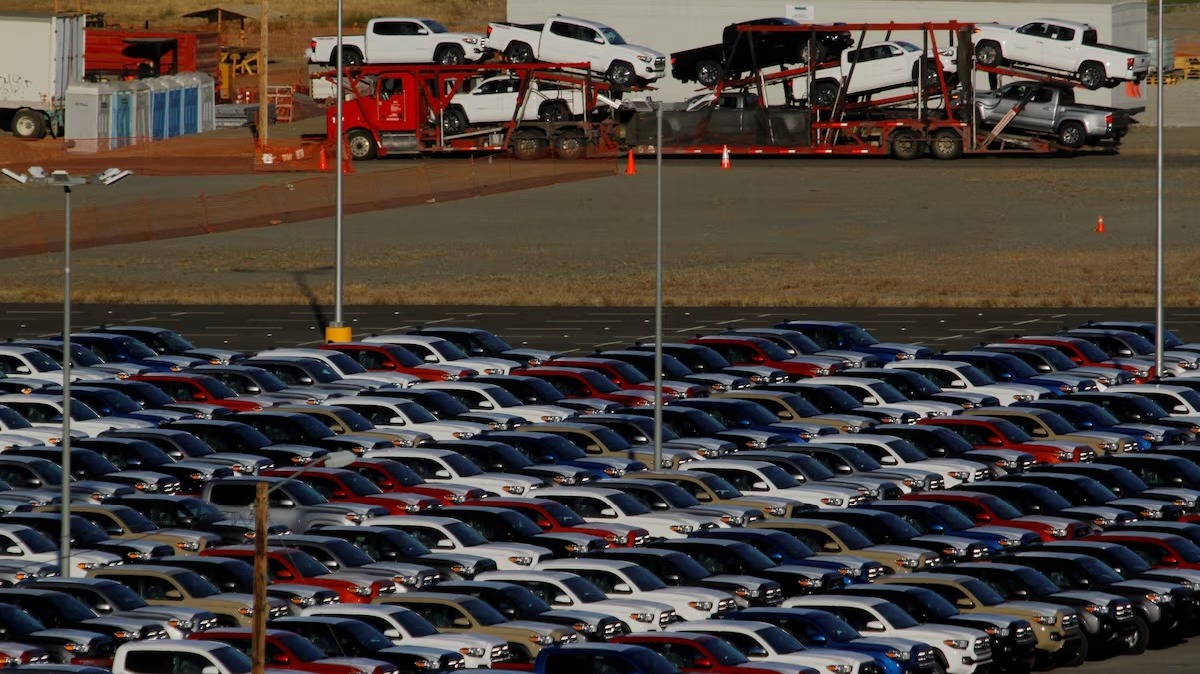 memobarba's tweet photo. 🚗 El mejor momento en años para comprar auto: aprovéchalo con la cabeza fría

México rompió récord histórico en venta de autos.

Crédito barato, bonos, promociones y competencia feroz.

Pero ojo: una oportunidad no es permiso para endeudarte mal.

Escúchalo aquí: