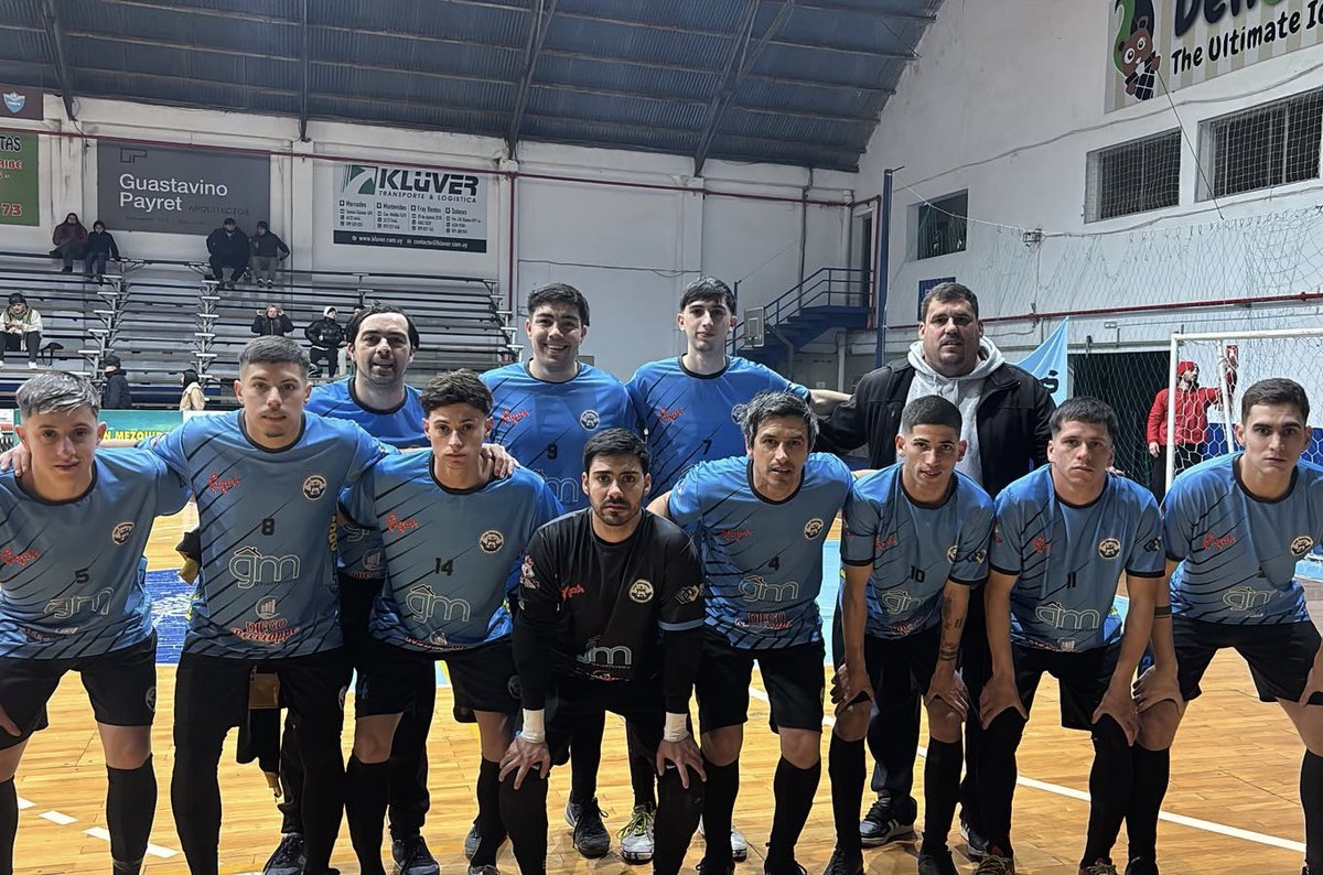 NicoDeLeonOrue's tweet photo. #𝟓𝟏º𝐂𝐚𝐦𝐩𝐞𝐨𝐧𝐚𝐭𝐨𝐔𝐫𝐮𝐠𝐮𝐚𝐲𝐨

🇺🇾 𝐋𝐎𝐒 𝐀𝐁𝐒𝐓𝐄𝐌𝐈𝐎𝐒 𝟕 𝐒𝐎𝐋𝐈𝐒 𝟏 | 𝐋𝐎𝐒 𝐃𝐄𝐓𝐀𝐋𝐋𝐄𝐒 𝐃𝐄𝐋 𝐄𝐍𝐂𝐔𝐄𝐍𝐓𝐑𝐎 

🏟️ Club Praga
📍 Mercedes
🔤 Zona Centro Sur - Fecha 5 - Grupo A - Fase 1

LOS ABSTEMIOS (Mercedes) 7️⃣ 
SOLIS (Pando) 1️⃣ 

👟 GOLEADORES del encuentro

LOS ABSTEMIOS: Luciano Pérez x 3 Osvaldo Pérez, Santiago Porley, Jorge Núñez y Pablo González 

SOLIS: Juan Criado 

🔵⚪️ El equipo de Mercedes si empata o gana ante Capincho se clasifica, de lo contrario deberá esperar por los promedios 

⚪️🔵 Solis deberá ganarle a Tierra de Campeones y esperar por los promedios para clasificar 

#FútbolDeSalón #Futsal®️