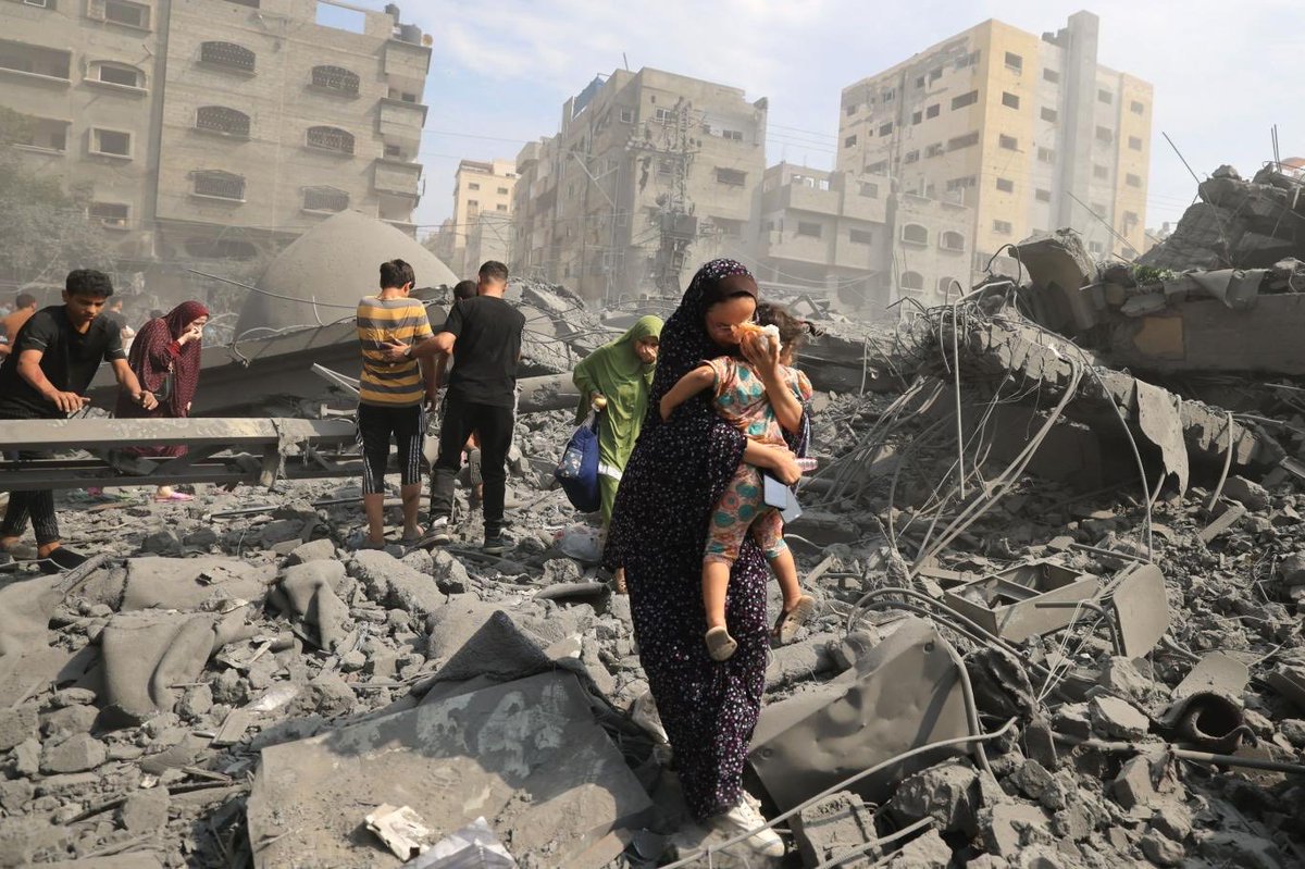 Begonvilist's tweet photo. @BGatesIsaPyscho The more bombs, the more refugees. I have a bad idea; what if we stopped bombing people's homes and children and they just lived in their own countries like before? https://t.co/ITnSYxGL8F