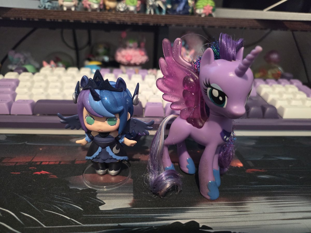 Lunicornis's tweet photo. Two new Lunas join the herd! Brushable Luna needs a brushing first tho https://t.co/zLQ10FLbLI