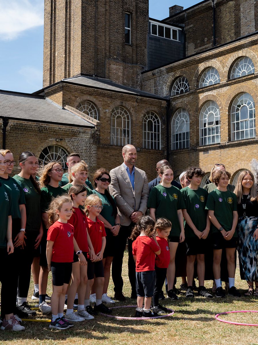 KensingtonRoyal's tweet photo. A wonderful afternoon at Ysgol Gymraeg Llundain, a bilingual Welsh-English primary school, where pupils are helping keep Welsh language and culture thriving in London.

Joining the children to send their best wishes to @TeamWales ahead of the Commonwealth Games in Glasgow, and meeting athletes as they prepare to represent Wales on the international stage.

Good luck to all those competing!