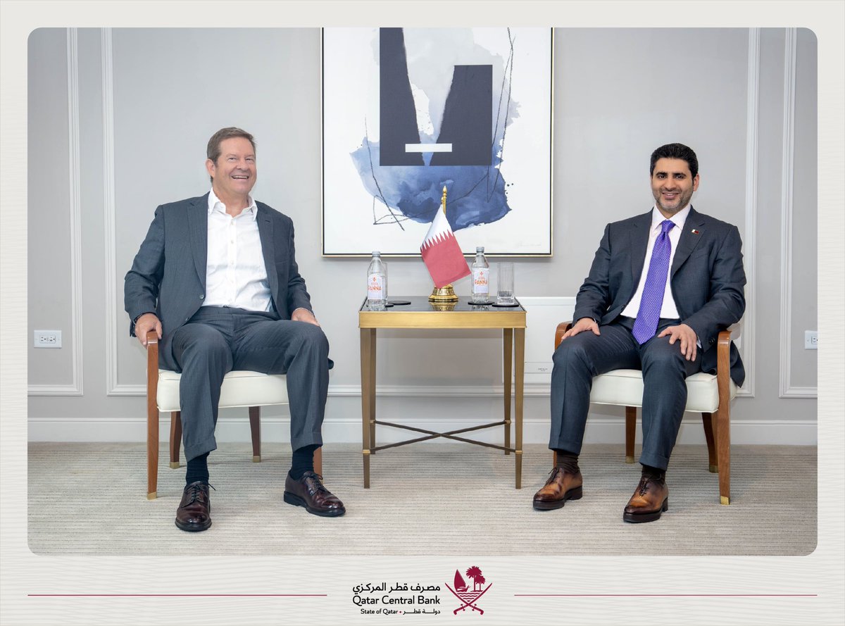 QCBQATAR's tweet photo. محافظ مصرف قطر المركزي يجتمع مع الرئيس التنفيذي لشركة HPS Investment Partners
 
اجتمع سعادة الشيخ بندر بن محمد بن سعود آل ثاني، محافظ مصرف قطر المركزي رئيس مجلس إدارة جهاز قطر للاستثمار، مع السيد سكوت كابنيك، الرئيس التنفيذي لشركة HPS Investment Partners، وذلك خلال زيارته إلى نيويورك بالولايات المتحدة الأمريكية.
جرى خلال الاجتماع استعراض أبرز التطورات المالية والاستثمارية العالمية.
#مصرف_قطر_المركزي
