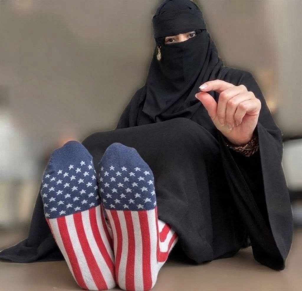 SajiyaGodess's tweet photo. "Strict Hijabi Muslim Findom Goddess. Kneel cuck, lock your worthless clit and worship my perfect Muslim feet. Send, serve, and get humiliated while I drain you. Real men please me — you only clean and beg at my soles. 🖤🐾💸" https://t.co/IboH9SDH2Y