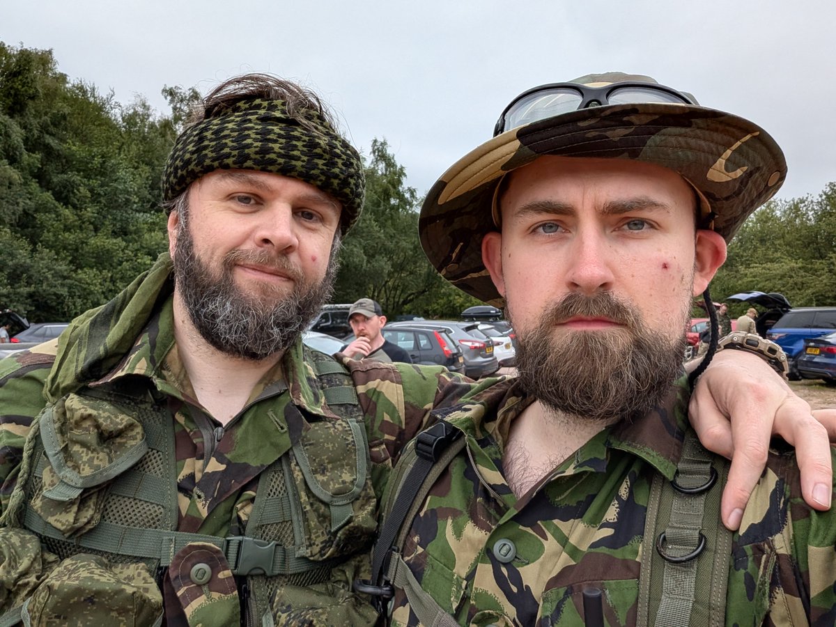 IrregularDave's tweet photo. I had a fantastic time at my first ever airsoft event this weekend! (even if did take a BB to the face).

The @WEairsoft L85A2 I got from @PatrolBase definitely turned some heads. Hoping to share some clips of that in action soon.

Hoping it wont be long before I can play again! https://t.co/4LAraWZm0H