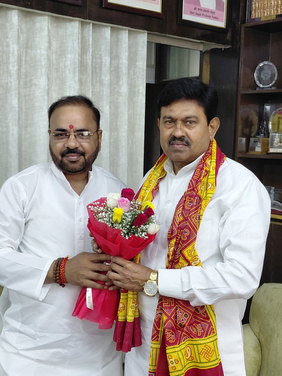 asyb_org's tweet photo. आज नई दिल्ली में मा. राष्ट्रीय अध्यक्ष जी के द्वारा अमित शाह यूथ ब्रिगेड के राष्ट्रीय संरक्षक नि. गृह राज्य मंत्री मा. श्री अजय मिश्रा 'टेनी' जी से मुलाकात कर राष्ट्रीय एवं सभी प्रदेशों के समिति सौंपी।

#AmitShahYouthBrigade
#AmitShah https://t.co/BuXX5ts64J