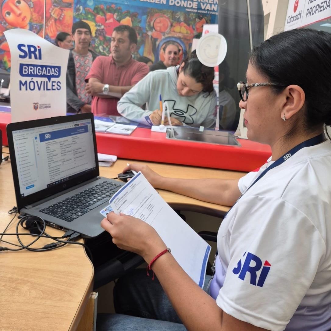 SRIoficialEc's tweet photo. #SRIzonal1

En el cantón Cotacachi entregamos atención tributaria con nuestra #BrigadaMóvilSRI:

▫️ Consultas y apertura de RUC.
▫️ Información de beneficios tributarios. https://t.co/JQNMDZSQti