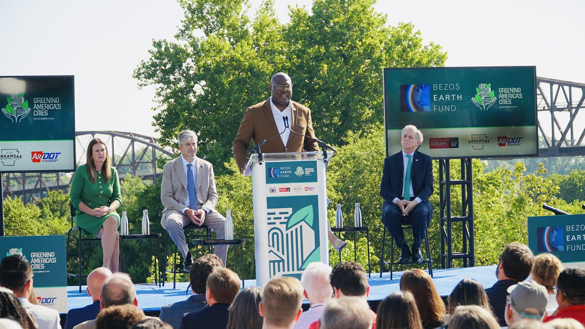 FrankScottJr's tweet photo. The @BezosEarthFund’s $30M investment in 30 Crossing Park is a game‑changer for Little Rock — connecting our community, boosting our economy, and reshaping our riverfront for generations.

Grateful to all our partners who continue prioritizing quality of life in our urban core. https://t.co/LwMbbAdbBu