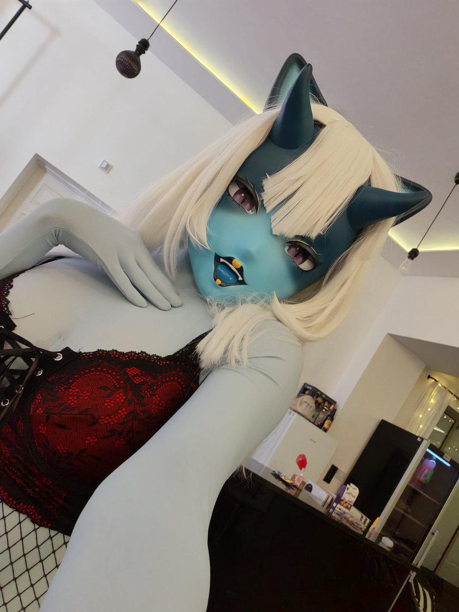 Vash_Kig's tweet photo. It's kinda surprising that the not at all alt guy has a succubus kigu. https://t.co/1bRKv1i7ee