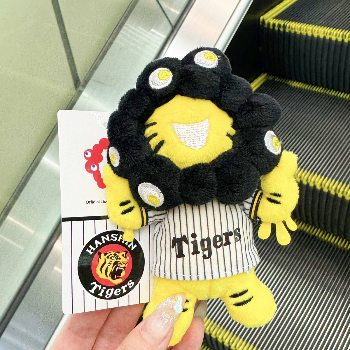 aya_pyt18's tweet photo. このまえ瞬殺で売り切れたと聞いたから半年ぐらいは買われへんかなと思ってたけど梅田で通りすがりにあった

#阪神タイガース
#ミャクミャク https://t.co/wE5KegKTow