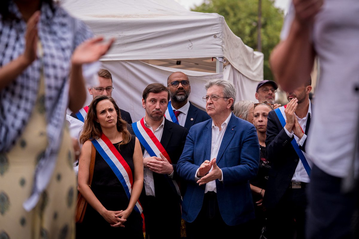 Clemence_Guette's tweet photo. Les soutiens de Netanyahou veulent faire taire Rima Hassan.

Il n'y arriveront pas. Ni leurs intimidations judiciaires ni les menaces ne nous feront plier.

Vive la lutte du peuple palestinien. 🇵🇸🇫🇷 https://t.co/Rz5GQrCcW4