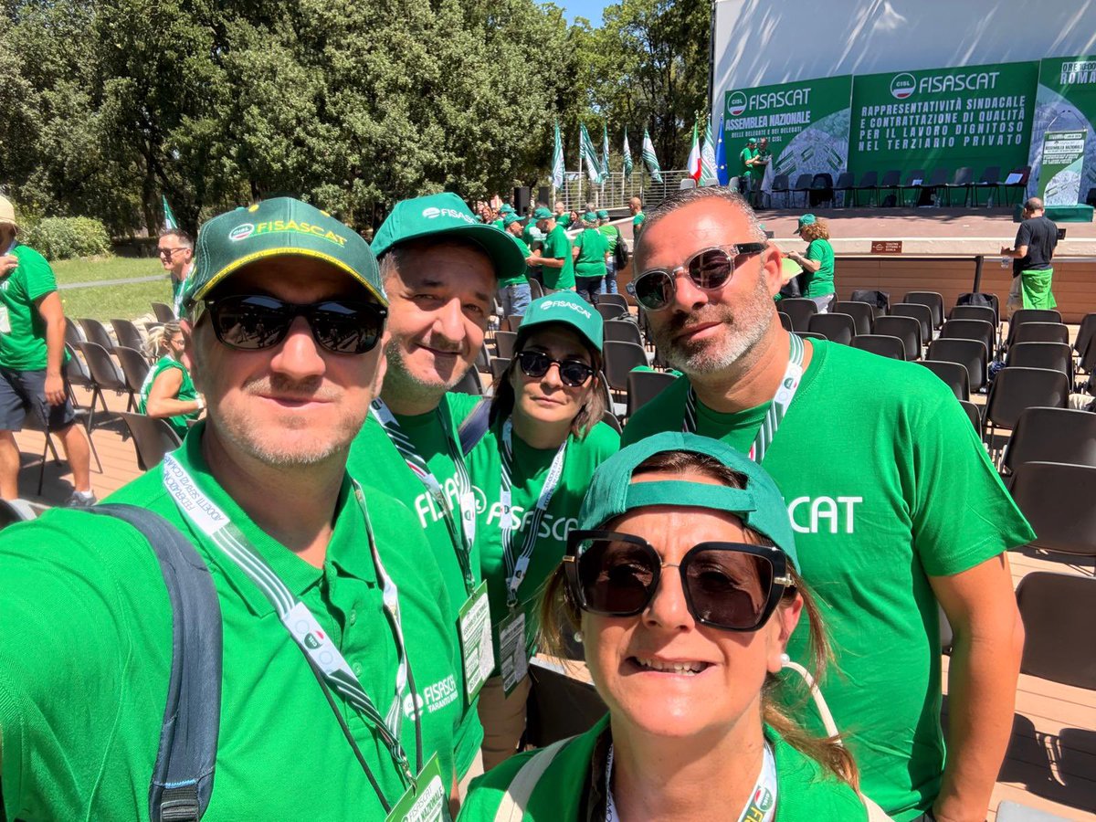 FisascatTABR's tweet photo. All’Assemblea nazionale delle delegate e dei delegati #Fisascat #CISL, la nostra RSA #MasciaConte ha portato la testimonianza delle lavoratrici e dei lavoratori degli appalti ASL Brindisi: no al dumping contrattuale, sì a tutele, sicurezza e contrattazione. 💚
#TarantoBrindisi https://t.co/GqAKv1dPwW