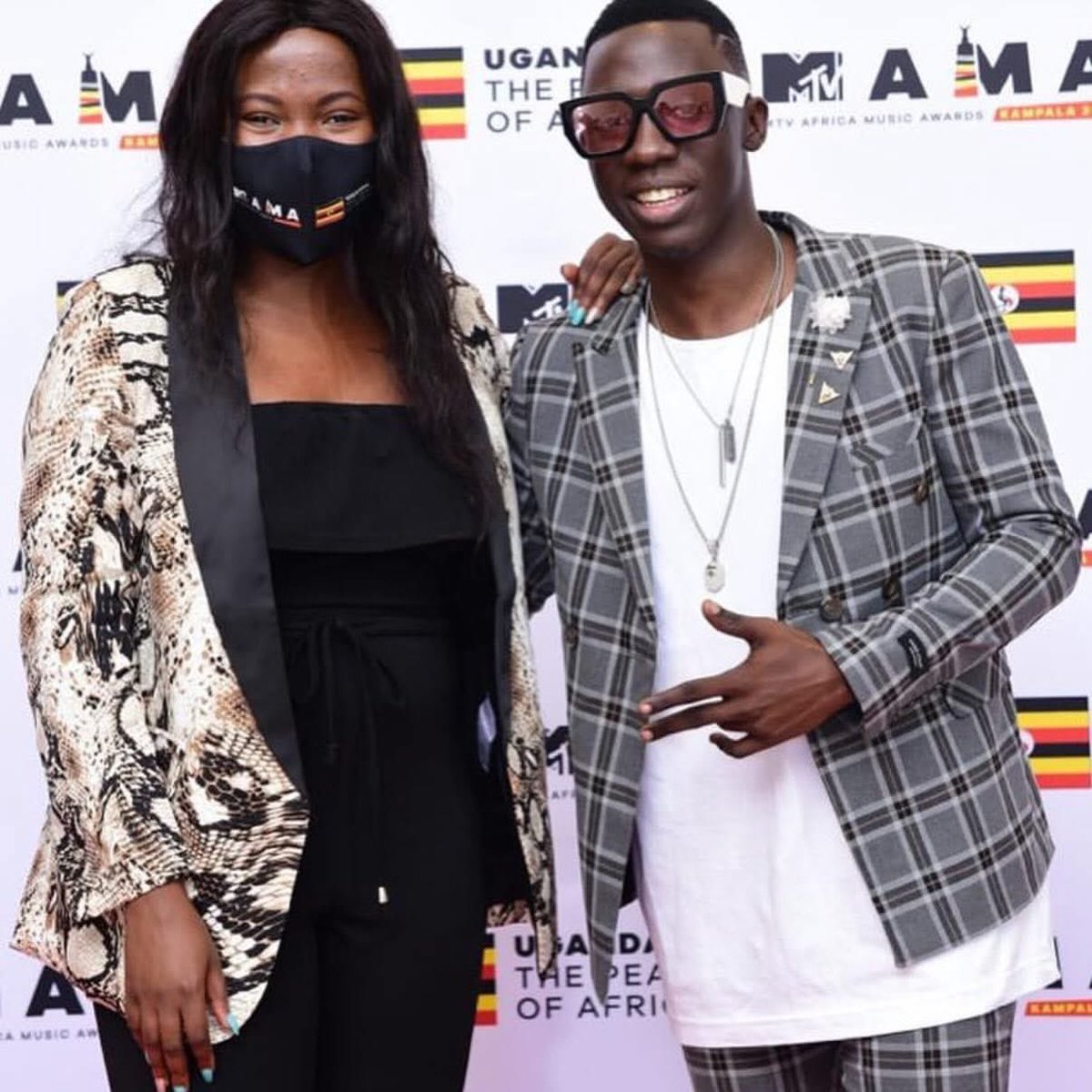poshaaloyo's tweet photo. 5. UNCLE DOUG @DouglasLwangaUg 
Let me stick to the fence also 😂😂😂

Mr. calmness. Mr. Ideas.

One story, during the Mama Awards, this man took me as his manager. I have never looked back.

I learnt business, kindness, power in one day 🙌🏿
Doug. #18ReasonsFor18 #NBSat18 https://t.co/N3wF0NVeUG